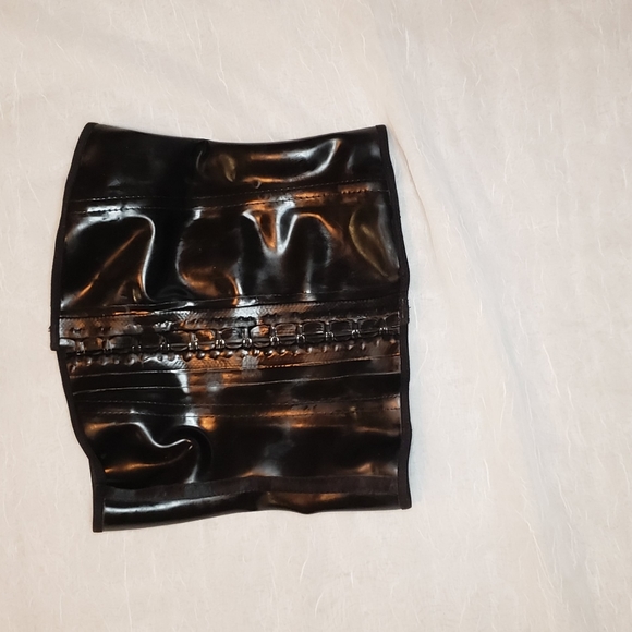 Latex Hook n Eye Corset - Picture 3 of 7